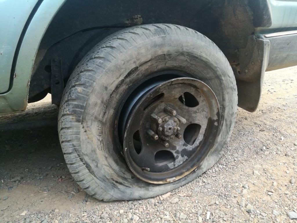 Read more about the article How To Change a Flat Tyre (With Pictures)